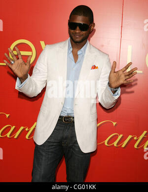 Jun 07, 2007 - New York, NY, USA - Singer USHER at the arrivals for the Cartier Charity Love Bracelet Cocktail Party held at the Cartier Mansion. (Credit Image: © Nancy Kaszerman/ZUMA Press) Stock Photo