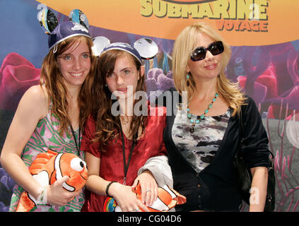 Jun 10, 2007 - Anaheim, California, USA - Actress ROSANNA ARQUETTE, daughter ZOE & goddaughter OLIVIA at the Finding Nemo Submarine Voyage opening at Disneyland Park.  (Credit Image: © Lisa O'Connor/ZUMA Press) Stock Photo