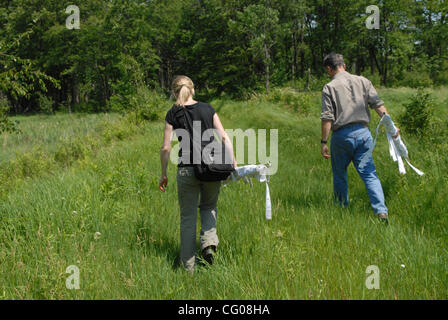 Forest Lake, Mn. Wednesday 6/13/2007 Lyme Disease and the continued spread of deer ticks throughout Minnesota. Health Department officials will show how they drag cloth through the woods to collect, count and assess deer ticks..In this picture: Minnesota Dept of Health  Epidemiologists Davis Neitzel Stock Photo