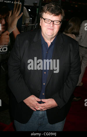 Jun 18, 2007 - New York, NY, USA - Director MICHAEL MOORE at the arrivals for the New York premiere of 'Sicko' held at the Ziegfeld Theater. (Credit Image: © Nancy Kaszerman/ZUMA Press) Stock Photo