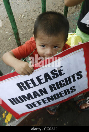 Burmese children hold placards at a protest to oppose the detention of Burmese democratic leader Aung San Suu Kyi, and other human rights activists in New Delhi, India , Monday, June 18, 2007. The 62nd birthday of Nobel Peace Prize laureate Suu Kyi who has been in detention for nearly eleven years f Stock Photo