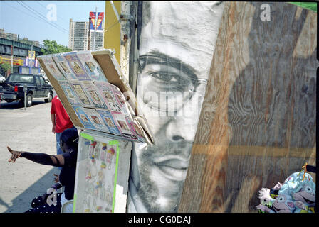 Jun 24, 2007 - New York, New York, United States - Coney Island Flea Market (Credit Image: © Kirk Condyles/ZUMA Press) Stock Photo