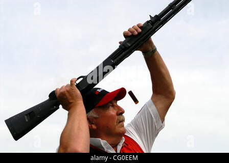 June 21, 2007 - Elk River, MN, USA -  TOM KNAPP, World Champion shotgun trick shooter. Among other feats, Knapp can throw multiple - 9 or 10 - clay pigeons into the air and break them individually before they hit the ground.  (Credit Image: © Richard Sennott/Minneapolis Star Tribune/ZUMA Press) Stock Photo