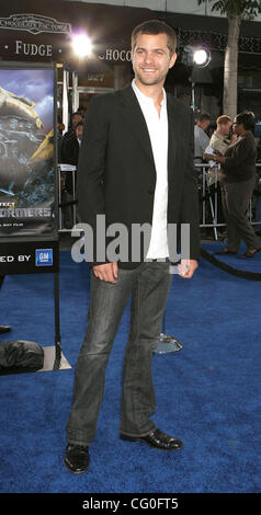 Jun 27, 2007; Hollywood, California, USA;  Actor JOSHUA JACKSON  at the Hollywood Premiere of ' Transformers' held at Mann's Village Theater. Mandatory Credit: Photo by Paul Fenton/ZUMA Press. (©) Copyright 2007 by Paul Fenton Stock Photo