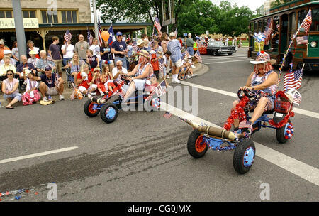 Jul 04, 2007 - Fredericksburg, TX, USA - Sharon Reese and Debbie Phillips make the turn onto Main Street during the Fredericksburg Fourth of July parade on Wednesday July 4, 2007.  (Credit Image: © Helen L. Montoya/San Antonio Express-News/ZUMA Press) RESTRICTIONS: US Tabloid RIGHTS OUT! SAN ANTONIO Stock Photo