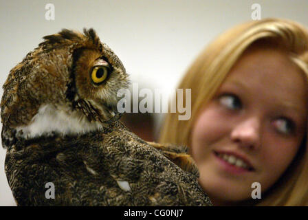 Jul 10, 2007 - Boca Raton, FL, USA - CAMI GLAFF, a volunteer with Busch Wildlife Sanctuary in Jupiter shows off one of several ambassadors of goodwill from their facility for the enjoyment of youngsters in Boca Raton Tuesday, July 10, 2007 at the Southwest County Library. She hefts Forrest, a great  Stock Photo