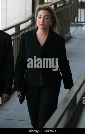 Jul 12, 2007 - Los Angeles, CA, USA - SARA CAPLAN , former attorney of music producer Phil Spector, arrives to testify for the prosecution at Spector's murder trial, Thursday, July 12, 2007, in Los Angeles. Caplan was ordered by a judge to testify of face jail time Spector is accused of the February Stock Photo