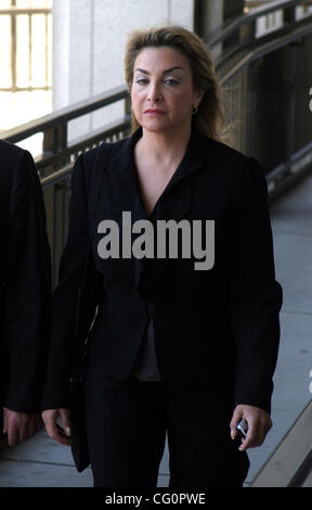 Jul 12, 2007 - Los Angeles, CA, USA - SARA CAPLAN , former attorney of music producer Phil Spector, arrives to testify for the prosecution at Spector's murder trial, Thursday, July 12, 2007, in Los Angeles. Caplan was ordered by a judge to testify of face jail time. A former lawyer for Phil Spector  Stock Photo