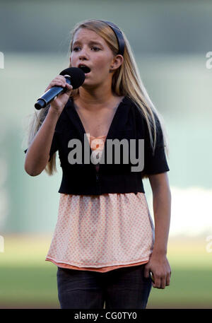 Sarah Lessard, 12, Vallejo sings the national anthem before the game between San Francisco Giants vs Los Angeles Dodgers at AT&T Park in San Francisco, Calif., on Friday Jul. 13 2007.  (Ray Chavez/The Oakland Tribune) Stock Photo