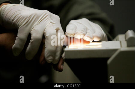 July 23, 2007 Jamul, CA Senior Border Patrol Agent MANNY ESPARZA uses an electronic fingerprinting device at the Jamul Border Patrol checkpoint to process a person found crossing into the United States from Mexico in the Tecate area. Laura Embry/San Diego Union-Tribune/Zuma Press, copyright 2007 San Stock Photo