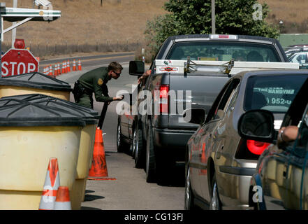 July 23, 2007 Jamul, CA Border Patrol Agent SEAN RANDICH checks cars and trucks traveling on Highway 94 near Dulzura, California, at the Jamul Border Patrol checkpoint. Laura Embry/San Diego Union-Tribune/Zuma Press, copyright 2007 San Diego Union-Tribune Stock Photo