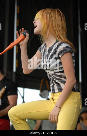 Jul. 23, 2007; Charlotte, NC USA;  Singer HAYLEY WILLIAMS of the band Paramore performs live as part of the 13th annual Vans Warped Tour that took place at the Verizon Wireless Amphitheater located in Charlotte. Mandatory Credit: Photo by Jason Moore (©) Copyright 2007 by Jason Moore Stock Photo