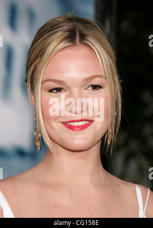 Jul 25, 2007 - Hollywood, California, USA - Actress JULIA STILES arriving at the 'The Bourne Ultimatum' World Premiere held at the Arclight Cinemas. (Credit Image: © Lisa O'Connor/ZUMA Press) Stock Photo