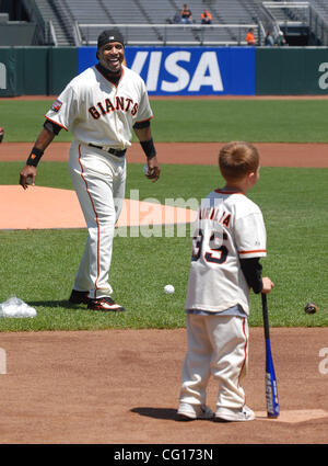 San Francisco Giants Barry Bonds reacts before pitching a wiffle ball  against the kids during the 2007 San Francisco Giants Family Softball Game  at At&T Park in San Francisco on July 26