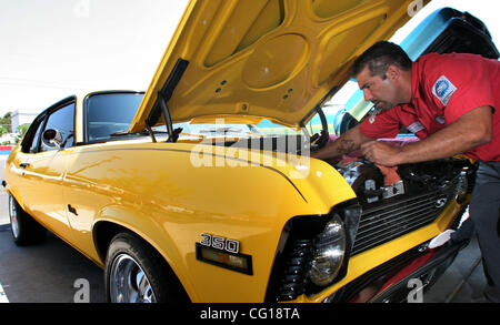 July 30, 2007 Carlsbad,  CA,  GEORGE GONZALEZ worked on his 1973 Chevy Nova, getting it ready for the ROD RUN 18 and  car show in Vista Sunday August 5th.   Mandatory Credit: Photo by Don Kohlbauer/San Diego Union Tribune/Zuma Press. Copyright 2007. San Diego Union-Tribune. Stock Photo