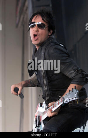 Aug 13, 2007 - Raleigh, NC, USA - Singer / Guitarist  RYAN SCHUCK of the band Julien K performs live as the 2007 Projekt Revolution Tour makes a stop at Walnut Creek Amphitheatre located in Raleigh.                            (Credit Image: © Jason Moore/ZUMA Press) Stock Photo