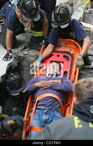 Firefighters rescue 2 construction workers on 148 West 36th. St. today ...
