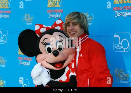 Aug. 14, 2007 - Hollywood, California, U.S. - K54435EG.WORLD PREMIERE OF DISNEY'S '' HIGH SCHOOL MUSICAL '' TWO HELD AT DOWNTOWN DISNEYLAND ANAHEIM , CA 08-14-2007.  -   2007.CODY LINLEY AND MINNIE MOUSE(Credit Image: Â© Ed Geller/Globe Photos/ZUMAPRESS.com) Stock Photo