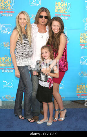 Billy Ray Cyrus,Miley Cyrus and family 