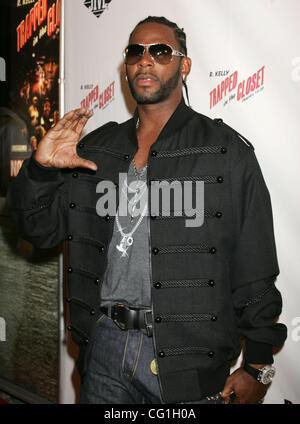 Aug 15, 2007 - New York, NY, USA - Singer R. KELLY at the New York premiere of 'Trapped in the Closet Chapters 13-22' held at IFC Center. (Credit Image: © Nancy Kaszerman/ZUMA Press) Stock Photo