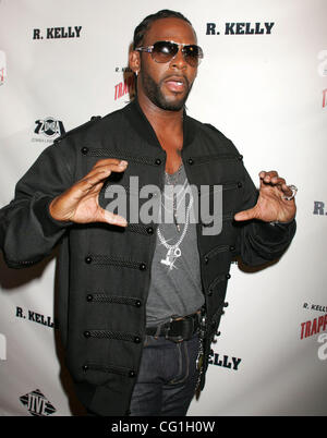 Aug 15, 2007 - New York, NY, USA - Singer R. KELLY at the New York premiere of 'Trapped in the Closet Chapters 13-22' held at IFC Center. (Credit Image: © Nancy Kaszerman/ZUMA Press) Stock Photo