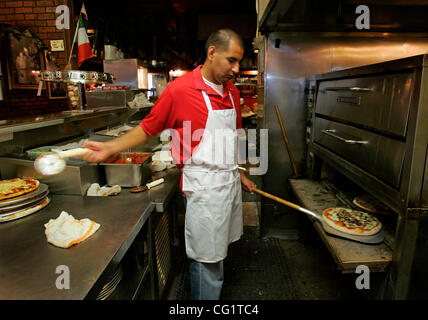 SAN DIEGO - AUGUST 28, 2007-  Daniel Miguel pulls a pizza out of the oven at Filippi's Pizza Grotto in Little Italy on Tuesday, August 28, 2007.   Photo by K.C. Alfred/The San Diego Union-Tribune Stock Photo