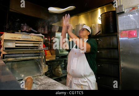 SAN DIEGO - AUGUST 28, 2007-  Gricelda Lopez tosses a pizza at Filippi's Pizza Grotto in Little Italy on Tuesday, August 28, 2007.   Photo by K.C. Alfred/The San Diego Union-Tribune Stock Photo