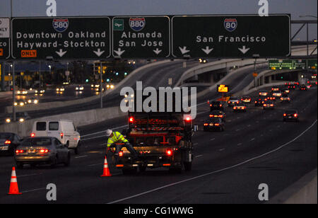 Caltrans workers begin the closure of the westbound Interstate 80 on-ramp to the Bay Bridge in Emeryville, Calif. on Friday, August 31, 2007. The Bay Bridge has been closed for the Labor Day weekend and will reopen at 5:00 a.m. Tuesday morning. (Dean Coppola/Contra Costa Times) Stock Photo