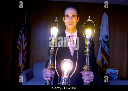 Assembly member Lloyd Levine, D-Van Nuys poses with two compact fluorescent lights he hope will be used if his ban on incandescent light bulbs is passed. The center light is an incandescent bulb. Sacramento Bee/  Brian Baer SHOWCASE 2007 Stock Photo