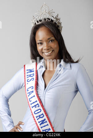 Tracie Stafford (cq), Mrs. California, models four different evening gowns that she is trying to choose from to wear to the national pageant in Las Vegas, June 8, 2007. Sacramento Bee/  Florence Low Stock Photo