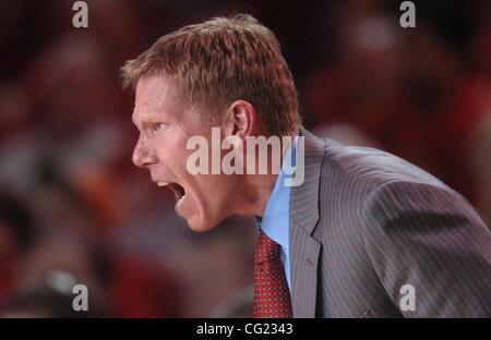 Gonzaga head coach Mark Few, yells at his players as they are unable to catch-up to St. Mary's at McKeon Pavilion during the Zags 80 to 75 loss on Monday, January 15, 2007. Few has lead his team to 7 NCAA tournaments including a sweet 16 appearance last year. (  The Sacramento Bee Hector Amezcua ) Stock Photo