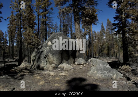The Angora fire in South Lake Tahoe, California is believed to have started near the rocks (CENTER), about 200 feet south of Seneca Pond. Photography by Jose Luis Villegas, June 27, 2007  Tahoe fire Angora fire Stock Photo
