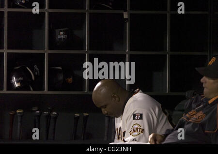 Barry Bonds hangs his head after being called out on strikes in the bottom of the 9th inning in Tuesday evenings game between he San Francisco Giants and Atlanta Braves at AT&T Park in San Francisco, California  Photography by Jose Luis Villegas, July 24, 2007 Stock Photo