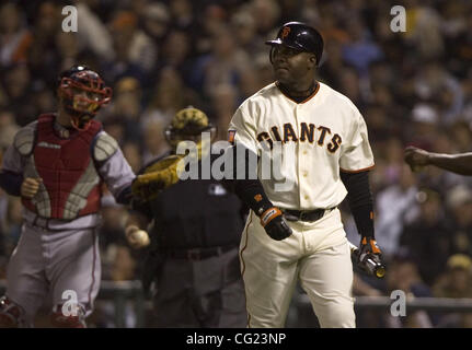 Giants batter Barry Bonds walks back to the dugout after being called out on strikes in the 7th inning in Tuesday evenings game between he San Francisco Giants and Atlanta Braves at AT&T Park in San Francisco, California  Photography by Jose Luis Villegas, July 24, 2007 Stock Photo