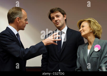 Oct. 21, 2011 - Brussels, BXL, Belgium - Luxembourg Ministers of Budget Luc Frieden (L) , French Finance minister, Francois Baroin   (C) and  Spanish finance Minister Elena Salgado during a meeting of eurozone finance ministers in  Brussels, Belgium on 2011-10-21  The chairman of the eurogroup of fi Stock Photo