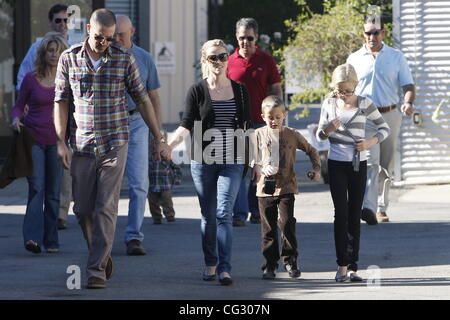 Reese Witherspoon goes to Church with her children and boyfriend Jim Toth  Los Angeles, California - 12.12.10 Stock Photo