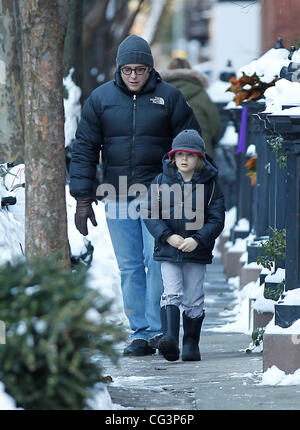 Matthew Broderick walking his son James Wilke Broderick to school New York City, USA - 13.01.11 Stock Photo