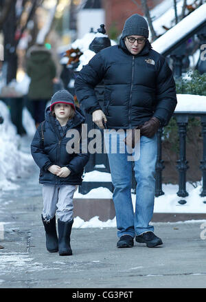 Matthew Broderick walking his son James Wilke Broderick to school New York City, USA - 13.01.11 Stock Photo