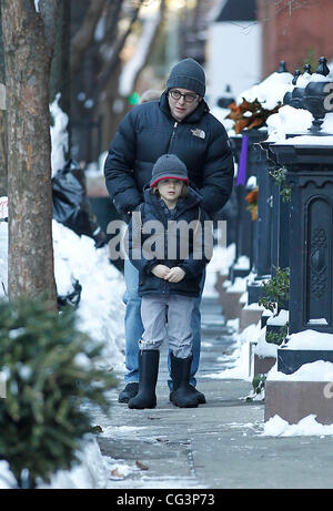 Matthew Broderick walking his son James Wilke Broderick to school New York City, USA - 13.01.11 Stock Photo