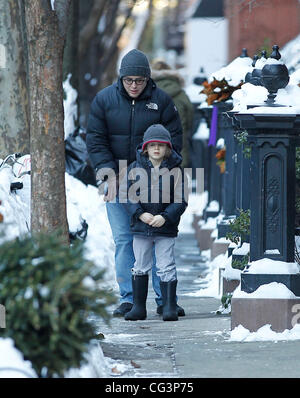 Matthew Broderick walking his son James Wilke Broderick to school New York City, USA - 13.01.11 Stock Photo