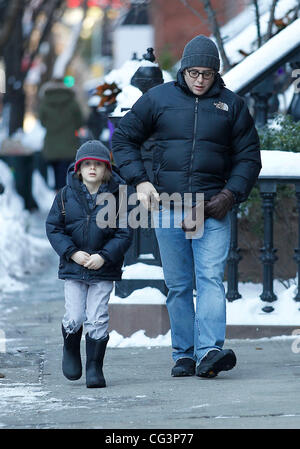 Matthew Broderick walking his son James Wilke Broderick to school New York City, USA - 13.01.11 Stock Photo