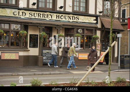 Alex Reid heading to the Old Surrey Hounds pub Caterham after visiting Barclays bank and the Post Office Surrey, England - 24.01.11 Stock Photo