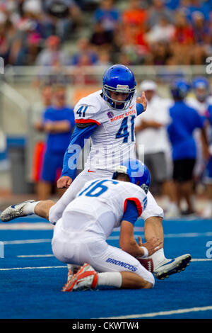 Boise State place kicker Dan Goodale (41) in the first half during the ...