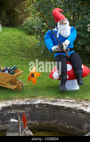 Garden gnomes fishing rod hi-res stock photography and images - Alamy