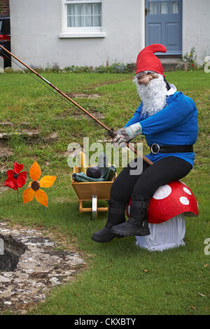 Garden gnomes fishing rod hi-res stock photography and images - Alamy