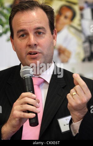 28th Aug 2012. Cape Town, South Africa. Dr Richard Gordon from the Medicines for Malaria Venture during the announcement of the discovery of a single dose cure for Malaria. Clinical trials for the new drugs are set to take place at the end of 2013. (Photo by Gallo Images / Foto24 / Danielle Karallis/Alamy Live News) Stock Photo