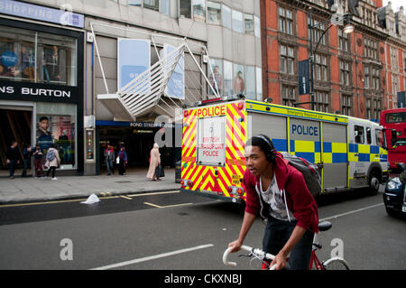 London, UK. 30th Aug 2012. A British Transport Police Emergency Response Unit outside Bond Street Station. Emergency Response Units called to London's Bond Street Station after fire alert on Jubilee Line. Credit:  Pete Maclaine / Alamy Live News Stock Photo