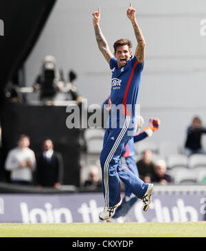 31-08-2012 London England Jade Dernbach claims his 2nd wicket having Parnell caught caught behind during the England v South Africa: 3rd Natwest ODI at The Kia Oval Cricket Ground Kennington London England. Stock Photo