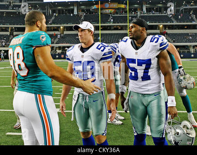 Miami Dolphins defensive tackle Jared Odrick (98) drinks Gatorade