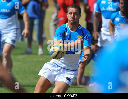 JOHANNESBURG, SOUTH AFRICA - SEPTEMBER 01, Johan Goosen soreads the ball during the South African national rugby team field session and media conference at KES on September 01, 2012 in Johannesburg, South Africa Photo by Duif du Toit / Gallo Images Stock Photo